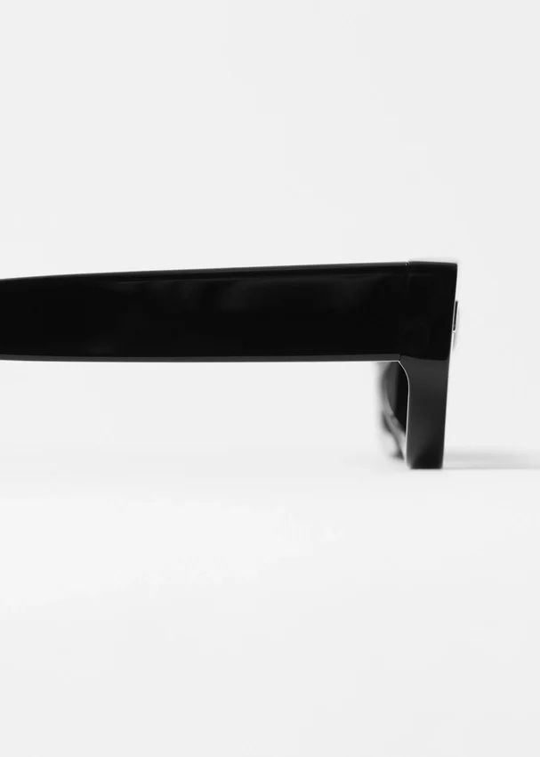 Acetat-Sonnenbrille mit schmalem Rahmen Acetat-Sonnenbrille mit schmalem Rahmen