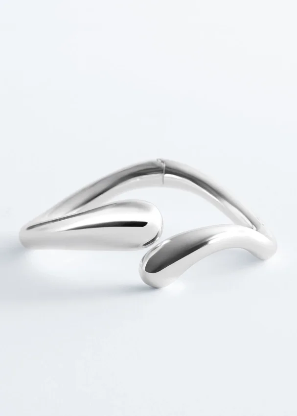 Armband mit tropfenförmigen Elementen Armband mit tropfenförmigen Elementen