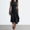 Asymmetrisches Midikleid aus Satin