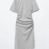 Asymmetrisches Midikleid aus T-Shirt-Material