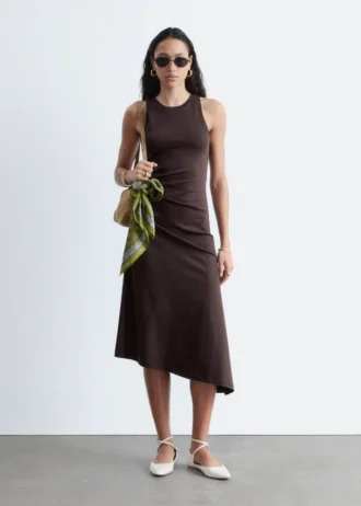 Asymmetrisches Midikleid mit Rüschen