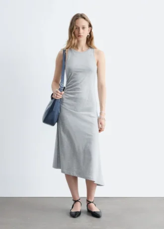 Asymmetrisches Midikleid mit Rüschen