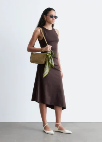Asymmetrisches Midikleid mit Rüschen