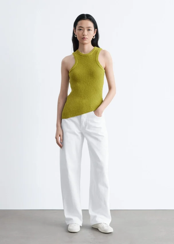 Asymmetrisches Tanktop aus Rippenstrick Asymmetrisches Tanktop aus Rippenstrick