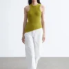 Asymmetrisches Tanktop aus Rippenstrick Asymmetrisches Tanktop aus Rippenstrick