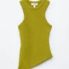 Asymmetrisches Tanktop aus Rippenstrick Asymmetrisches Tanktop aus Rippenstrick