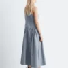Ausgestelltes Midikleid