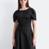 Ausgestelltes Midikleid aus Leinen