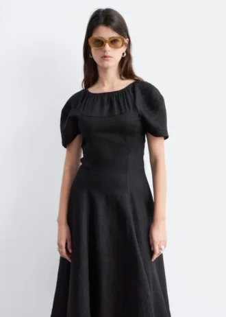 Ausgestelltes Midikleid aus Leinen