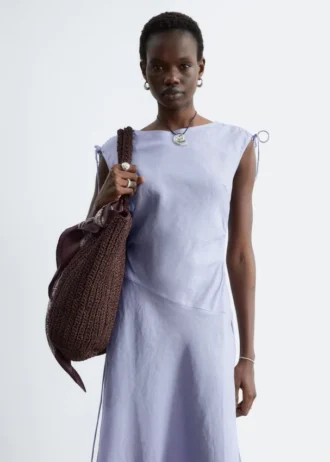 Ausgestelltes Midikleid aus Leinen