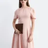 Ausgestelltes Midikleid aus Leinen
