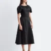 Ausgestelltes Midikleid aus Leinen