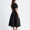 Ausgestelltes Midikleid aus Leinen