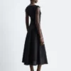 Ausgestelltes Midikleid aus Leinen