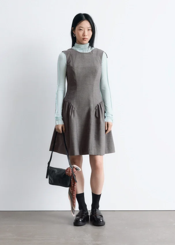 Ausgestelltes Minikleid aus Wolle Ausgestelltes Minikleid aus Wolle