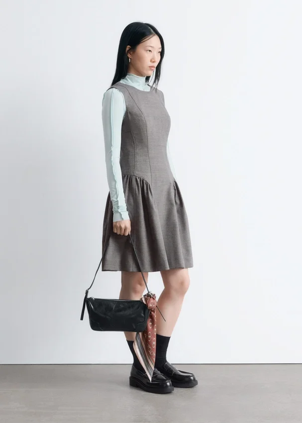 Ausgestelltes Minikleid aus Wolle Ausgestelltes Minikleid aus Wolle