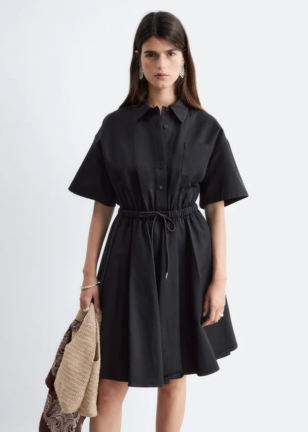 Ausgestelltes Minikleid mit Kordelzug Ausgestelltes Minikleid mit Kordelzug