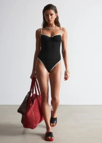 Badeanzug mit kontrastierenden Rippenbündchen