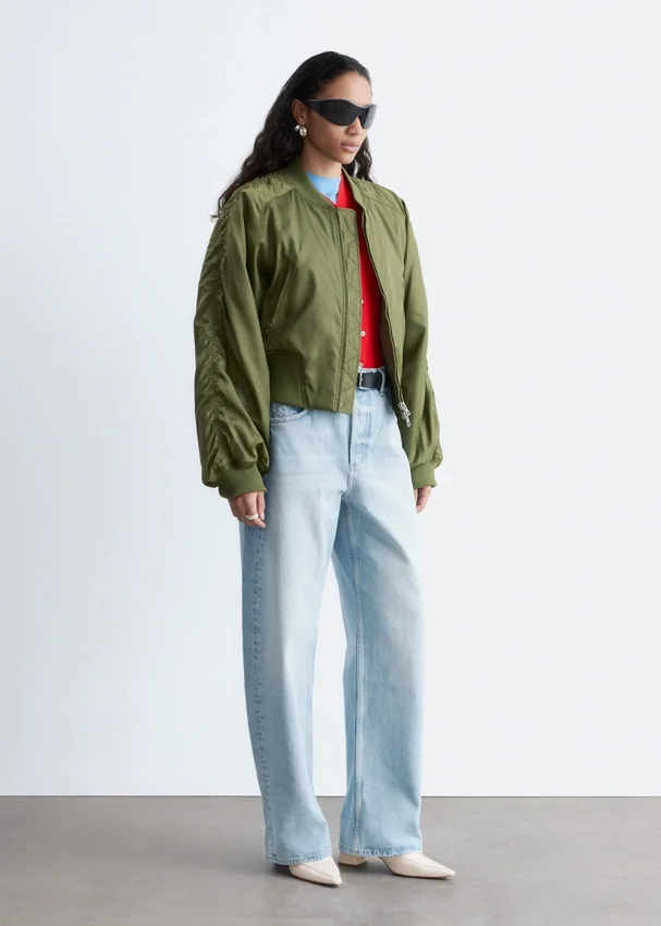 Barrel-Jeans mit weitem Bein Barrel-Jeans mit weitem Bein