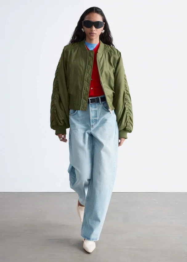 Barrel-Jeans mit weitem Bein Barrel-Jeans mit weitem Bein