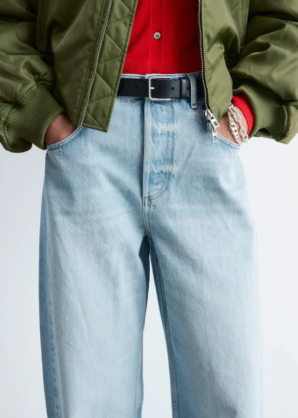 Barrel-Jeans mit weitem Bein Barrel-Jeans mit weitem Bein