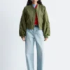 Barrel-Jeans mit weitem Bein Barrel-Jeans mit weitem Bein