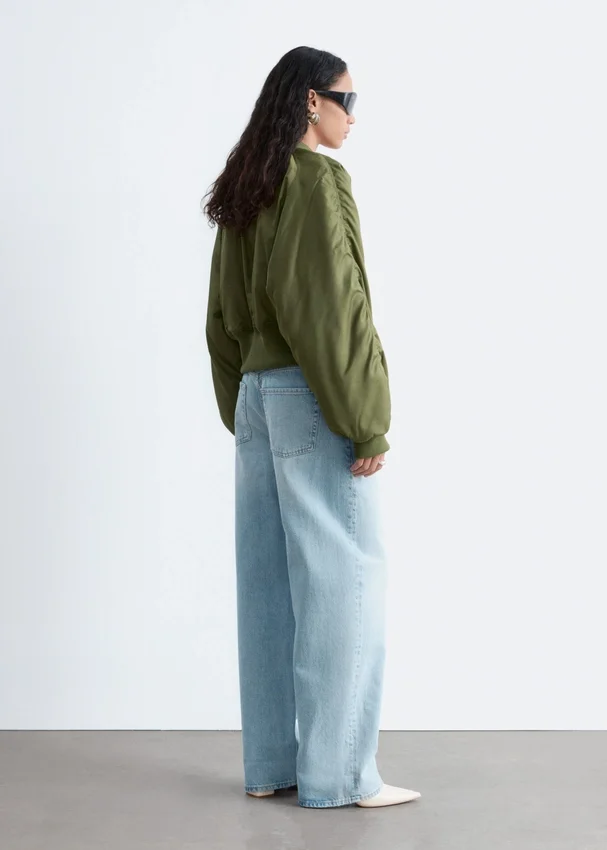 Barrel-Jeans mit weitem Bein Barrel-Jeans mit weitem Bein
