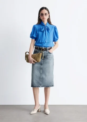 Bedruckte Seiden-Bluse mit Krawattenkragen Bedruckte Seiden-Bluse mit Krawattenkragen