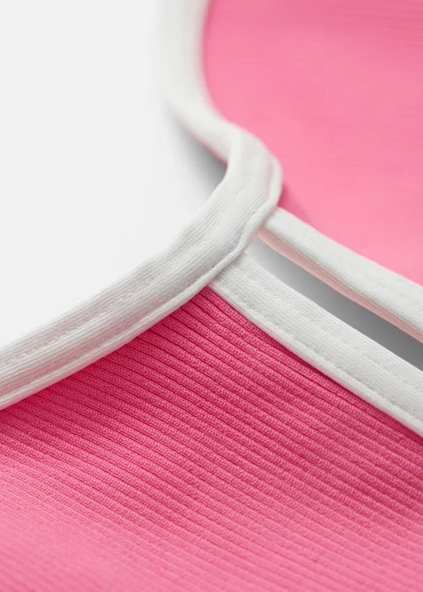 Bikini-Oberteil mit Kontrastbesatz Bikini-Oberteil mit Kontrastbesatz