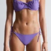 Bikini-Slip mit seitlichen Bändern Bikini-Slip mit seitlichen Bändern