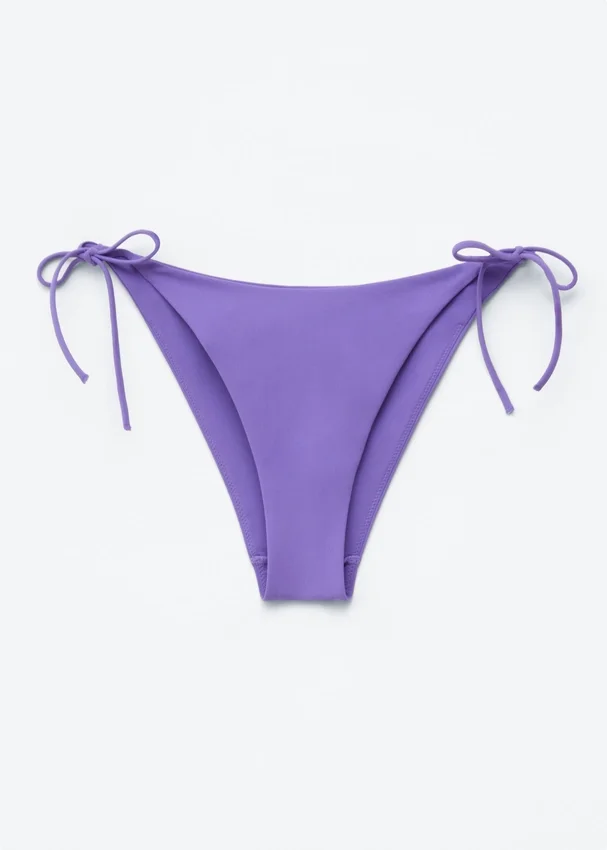 Bikini-Slip mit seitlichen Bändern Bikini-Slip mit seitlichen Bändern