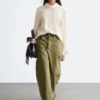 Bluse mit gefaltetem Stehkragen Bluse mit gefaltetem Stehkragen