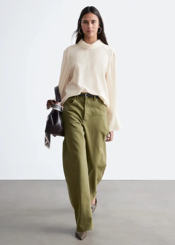 Bluse mit gefaltetem Stehkragen Bluse mit gefaltetem Stehkragen