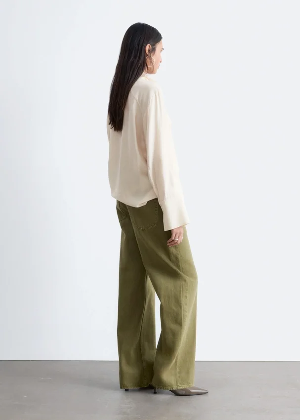 Bluse mit gefaltetem Stehkragen Bluse mit gefaltetem Stehkragen