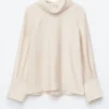 Bluse mit gefaltetem Stehkragen Bluse mit gefaltetem Stehkragen