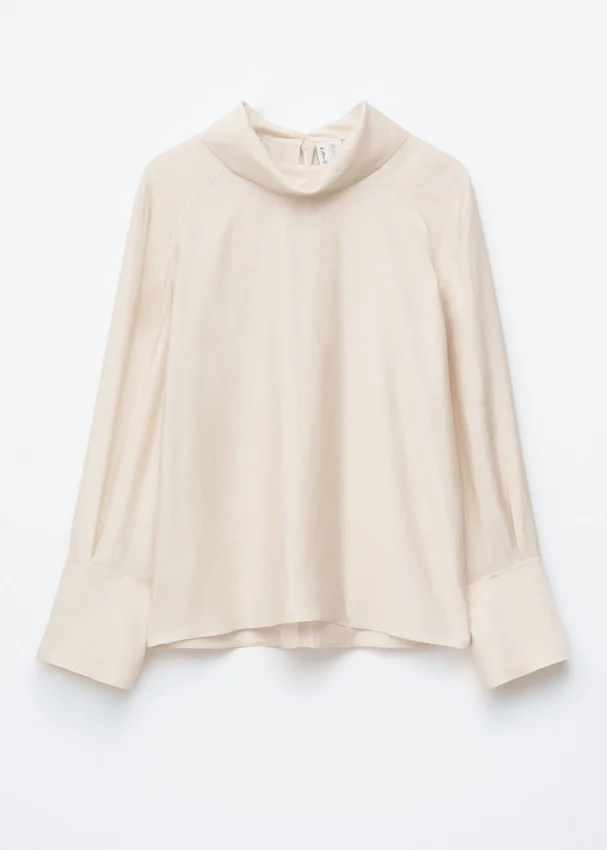 Bluse mit gefaltetem Stehkragen Bluse mit gefaltetem Stehkragen