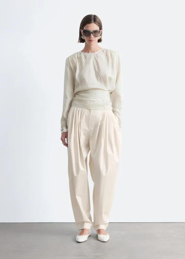 Bluse mit gerafftem Gürtel Bluse mit gerafftem Gürtel