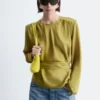 Bluse mit gerafftem Gürtel Bluse mit gerafftem Gürtel
