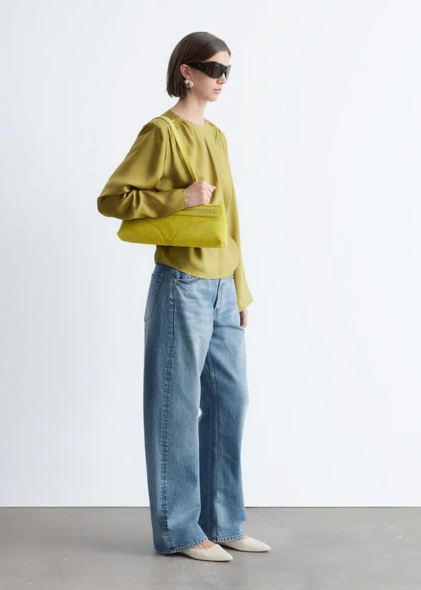 Bluse mit gerafftem Gürtel Bluse mit gerafftem Gürtel