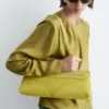 Bluse mit gerafftem Gürtel Bluse mit gerafftem Gürtel
