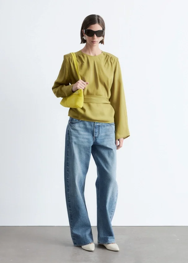 Bluse mit gerafftem Gürtel Bluse mit gerafftem Gürtel