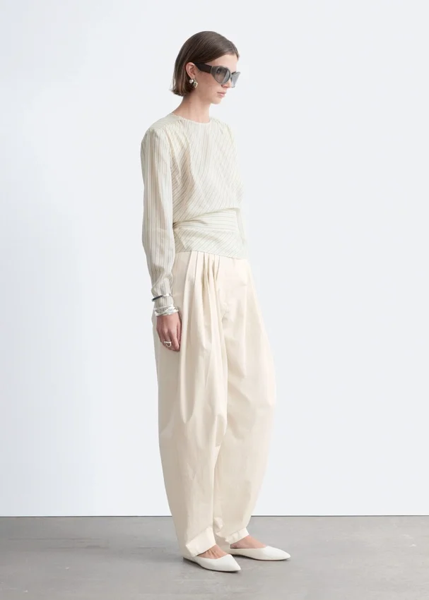 Bluse mit gerafftem Gürtel Bluse mit gerafftem Gürtel
