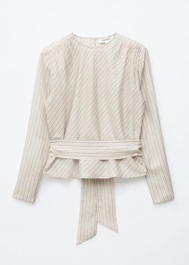 Bluse mit gerafftem Gürtel Bluse mit gerafftem Gürtel