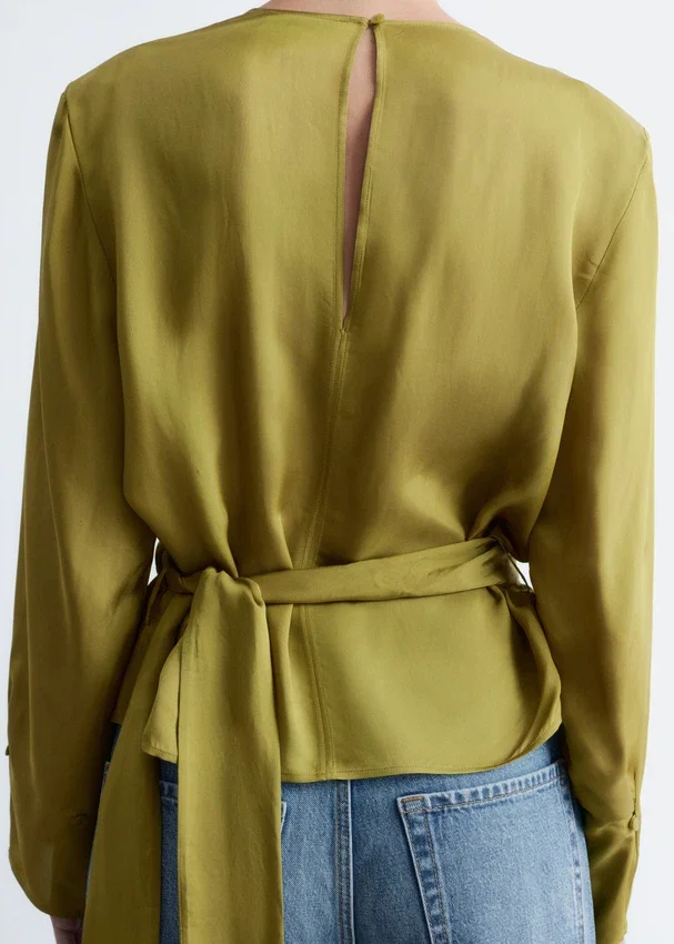 Bluse mit gerafftem Gürtel Bluse mit gerafftem Gürtel