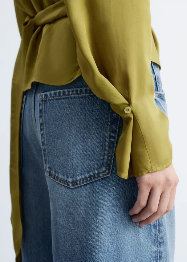 Bluse mit gerafftem Gürtel Bluse mit gerafftem Gürtel