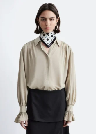 Bluse mit gerafftem Rücken