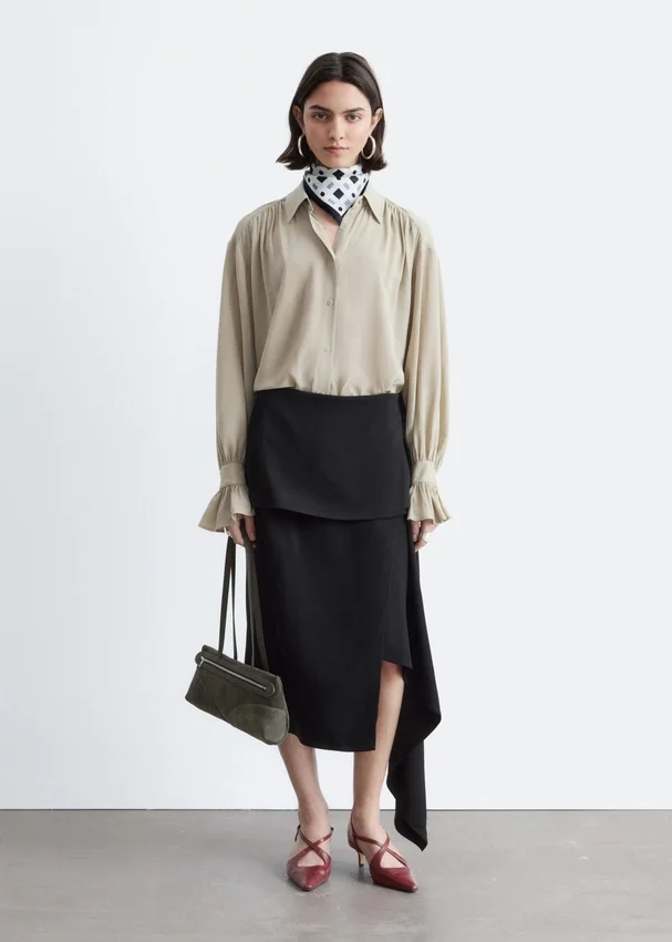 Bluse mit gerafftem Rücken Bluse mit gerafftem Rücken