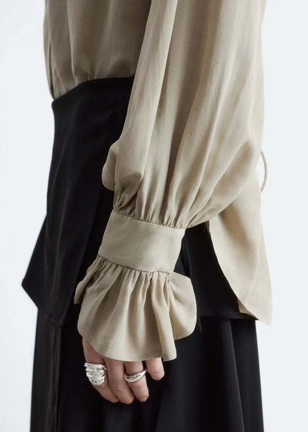Bluse mit gerafftem Rücken Bluse mit gerafftem Rücken