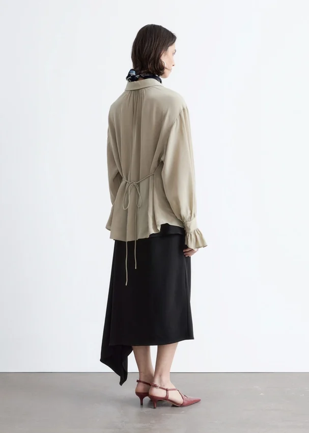 Bluse mit gerafftem Rücken Bluse mit gerafftem Rücken