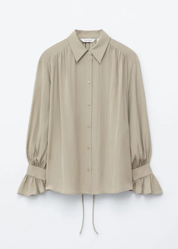 Bluse mit gerafftem Rücken Bluse mit gerafftem Rücken